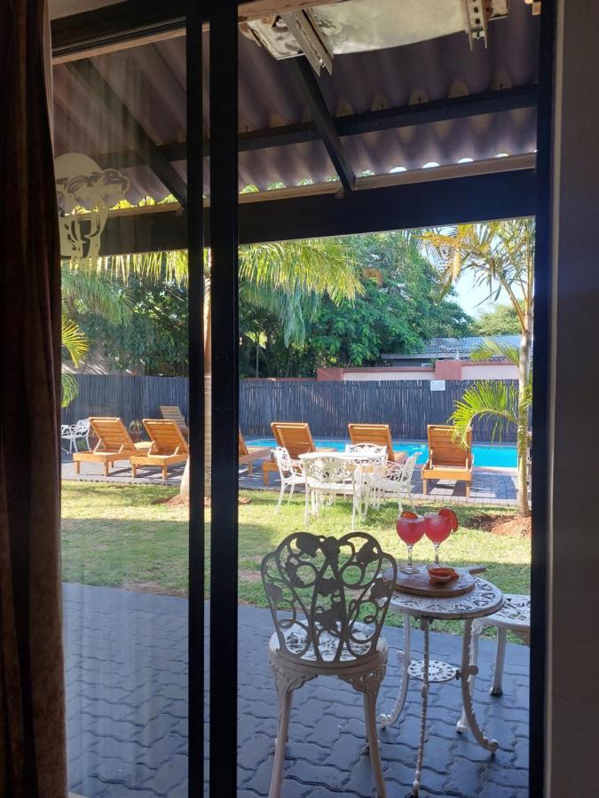 St Lucia Lodge ภายนอก รูปภาพ